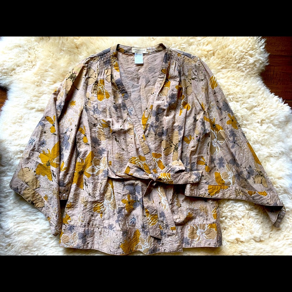 Kimono style blouse Size small
